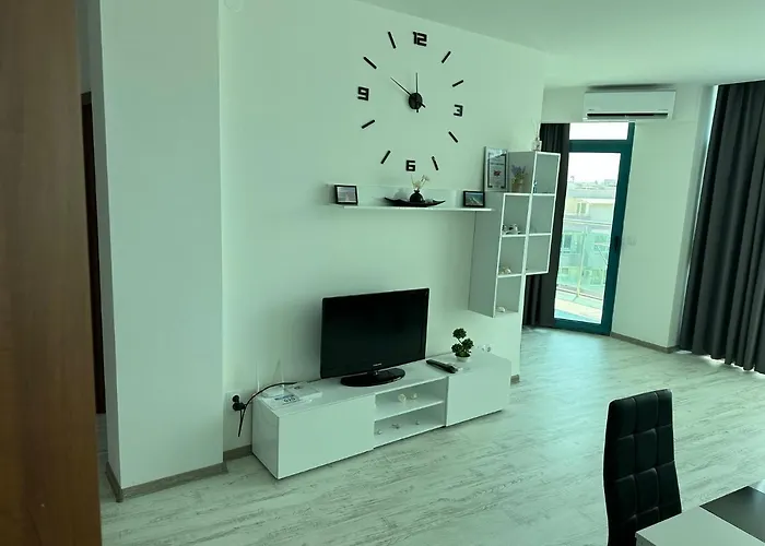 Spacious And Cozy In Complex Del Sol Приморско